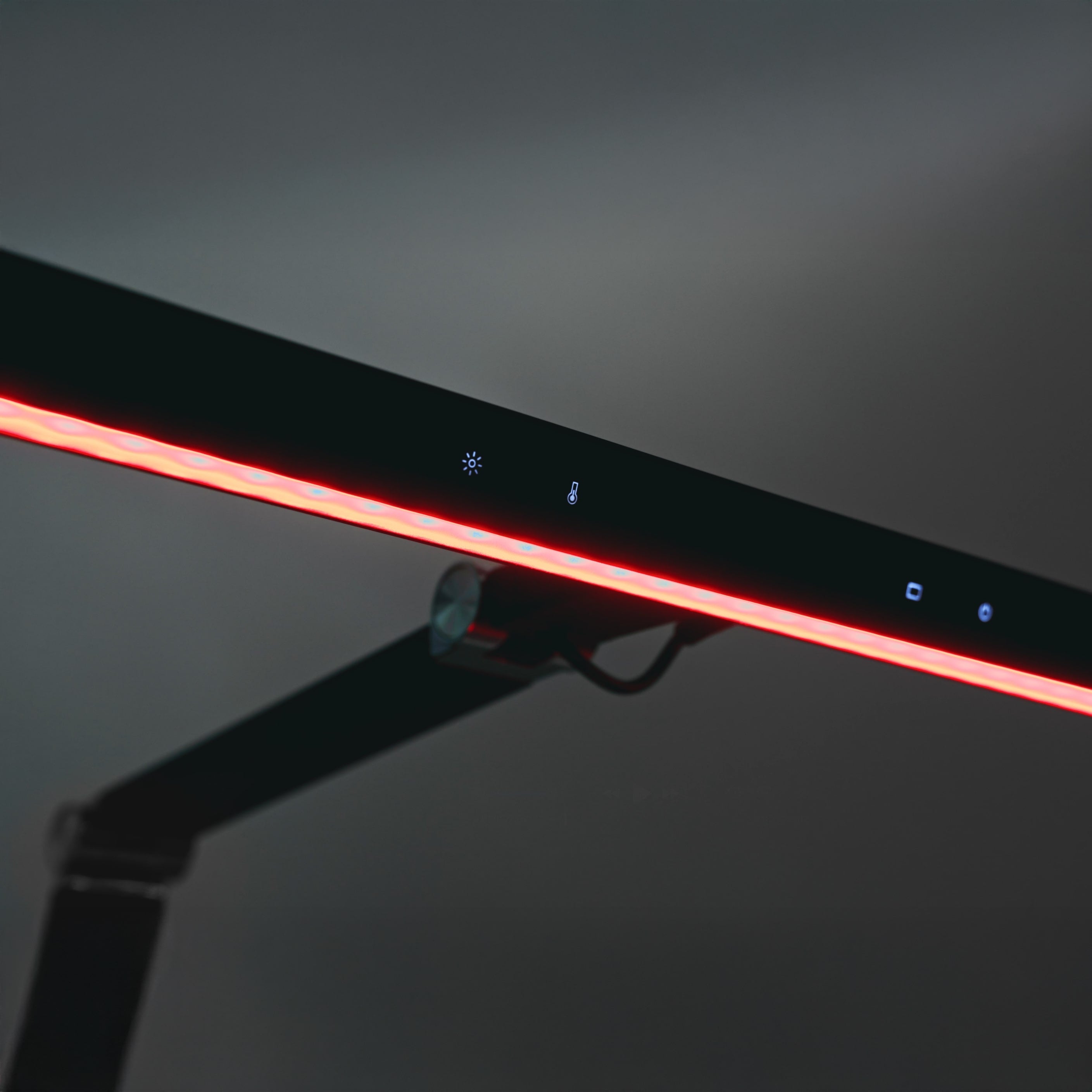 heilys® AddRed Desk Lamp
