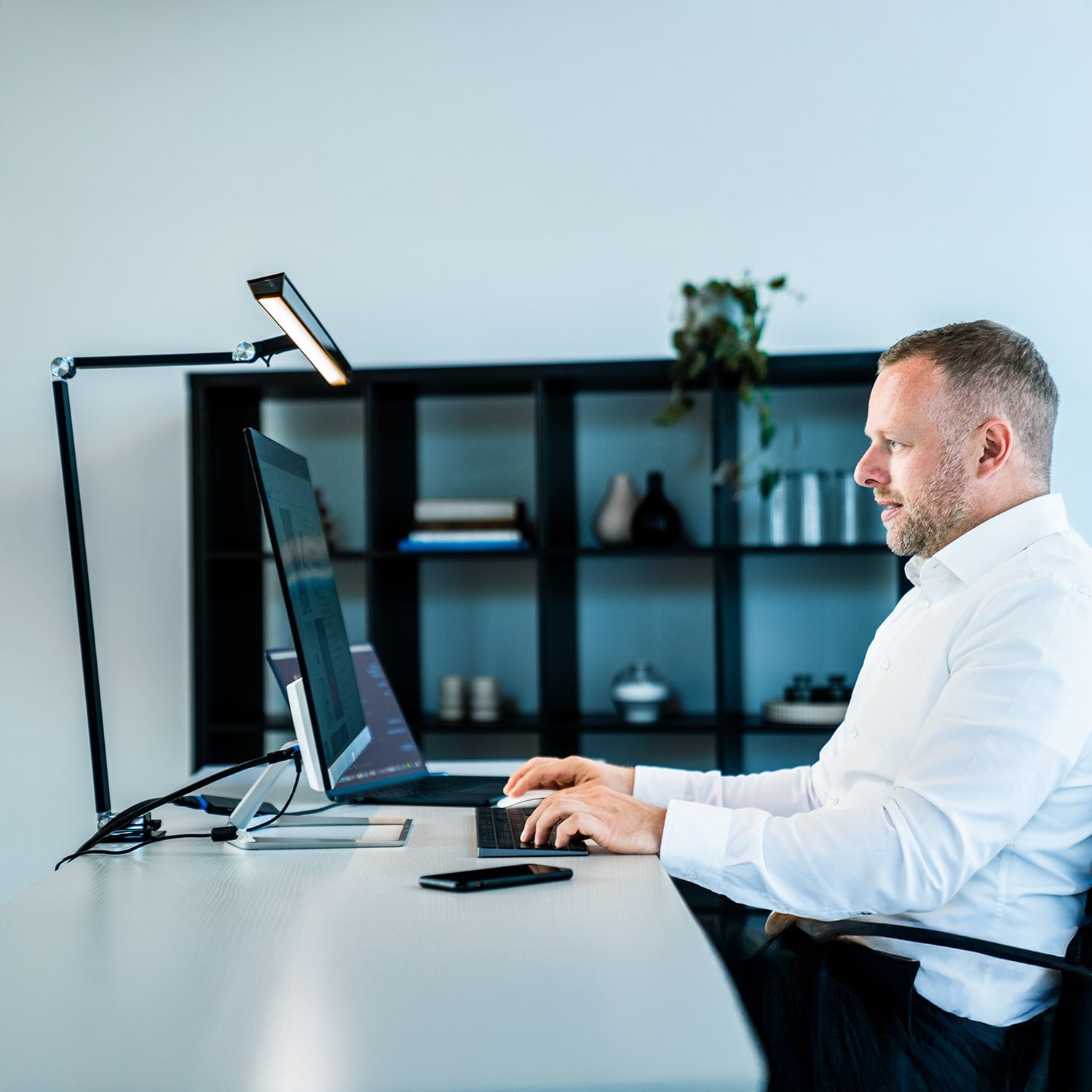 heilys® AddRed Desk Lamp